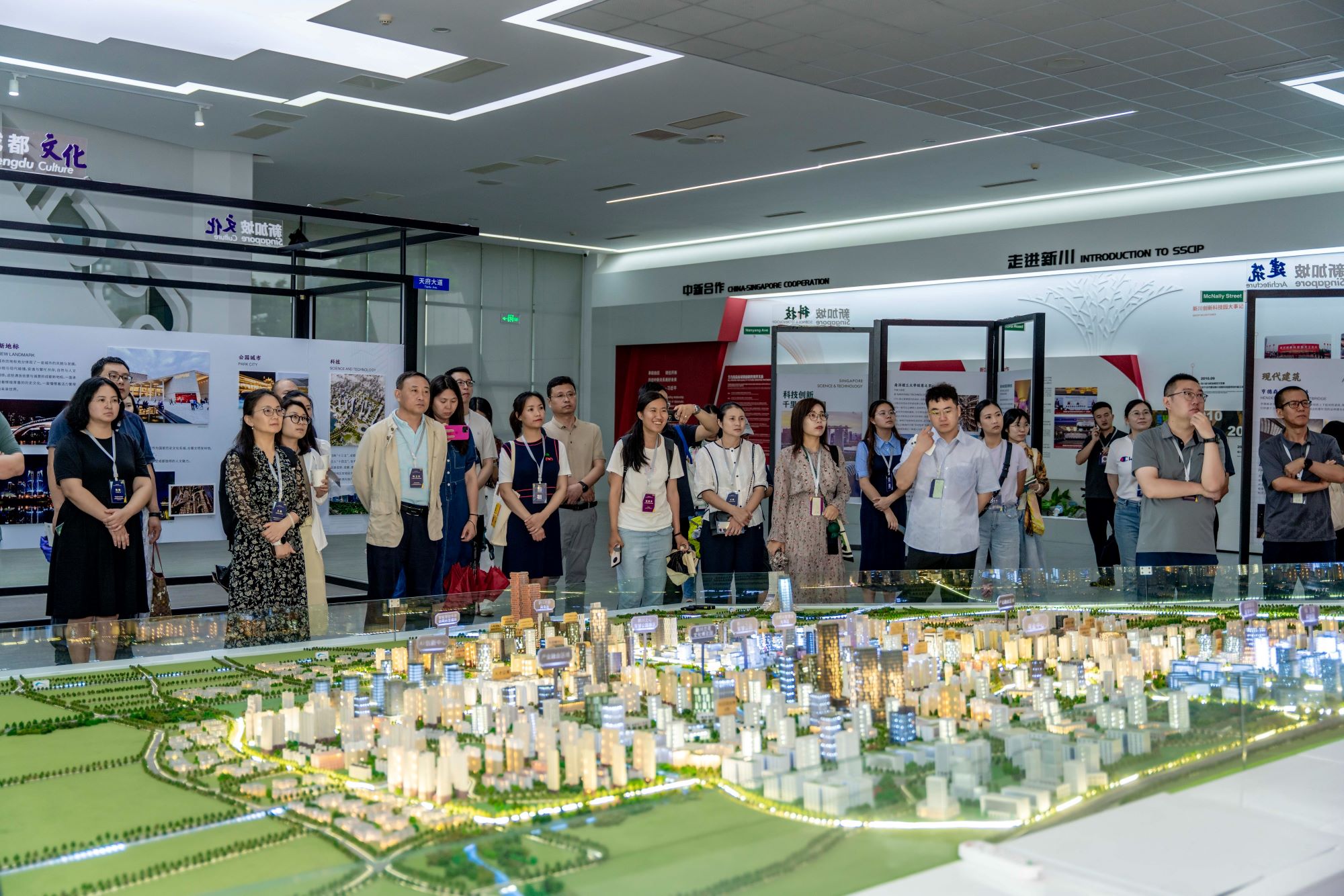 参加UrbanShift 中国学院实地考察的人员。