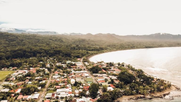 哥斯达黎加海滨小镇风光