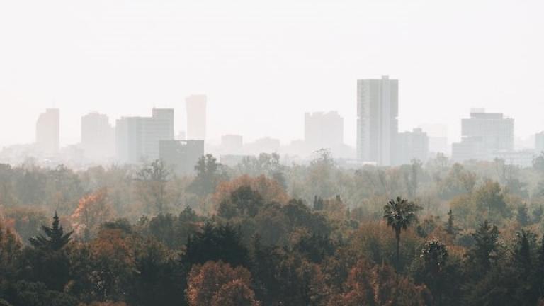 墨西哥城烟雾缭绕的景色
