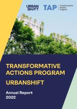 改革行动方案UrbanShift 2022年度报告的封面。一张建筑物的照片，前面是树木，边上是黄色、蓝色和淡绿色的方块。